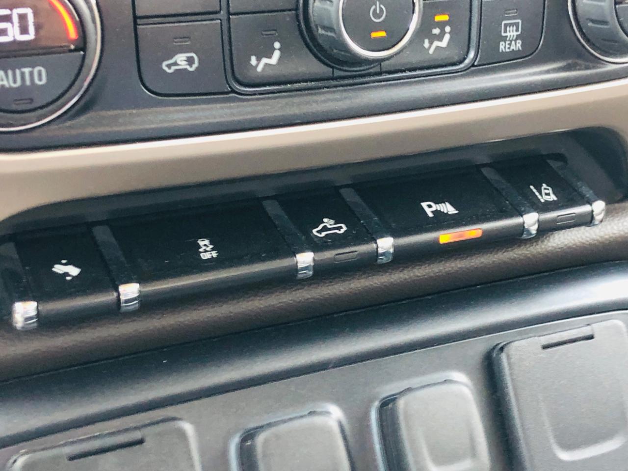 GMC Sierra 1500 4WD Crew Cab 143.5" Denali 2014