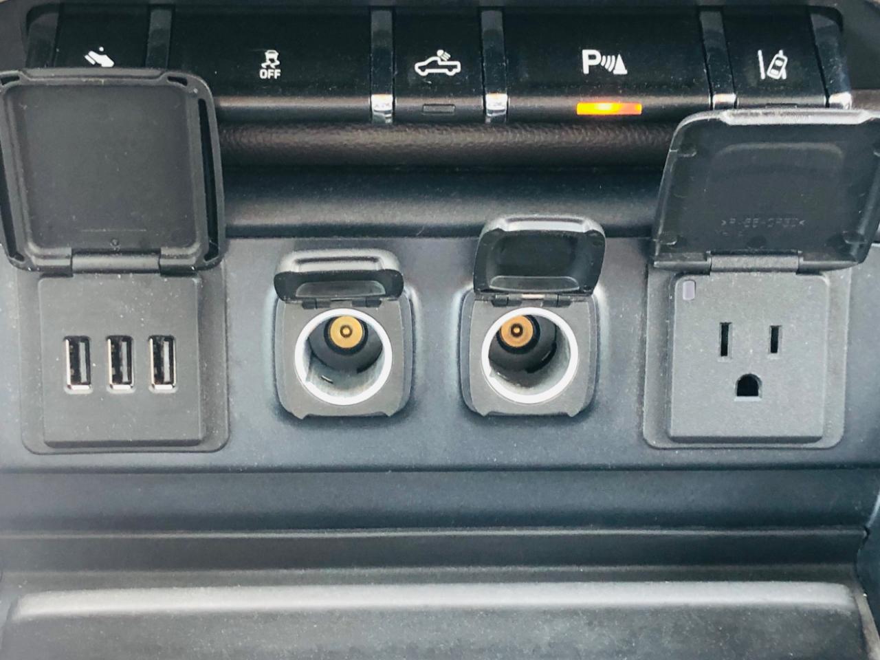 GMC Sierra 1500 4WD Crew Cab 143.5" Denali 2014