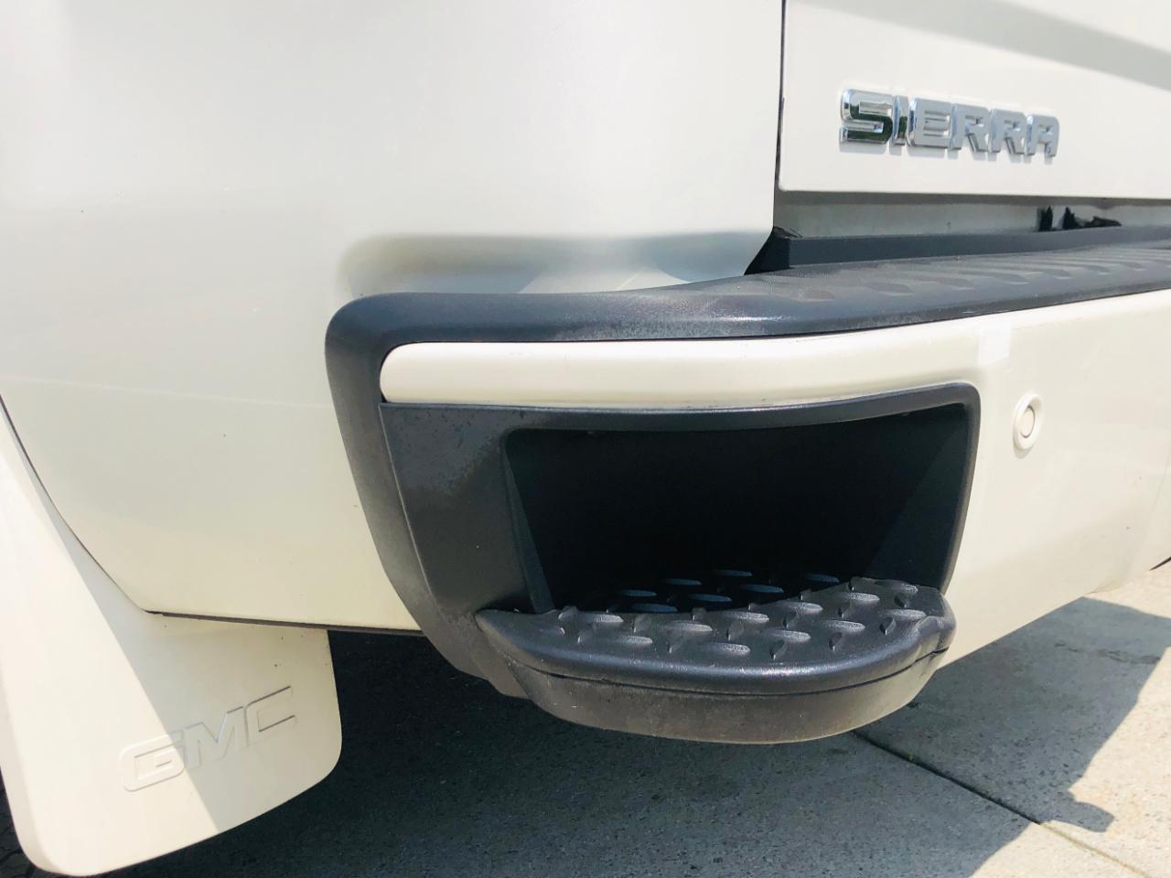 GMC Sierra 1500 4WD Crew Cab 143.5" Denali 2014