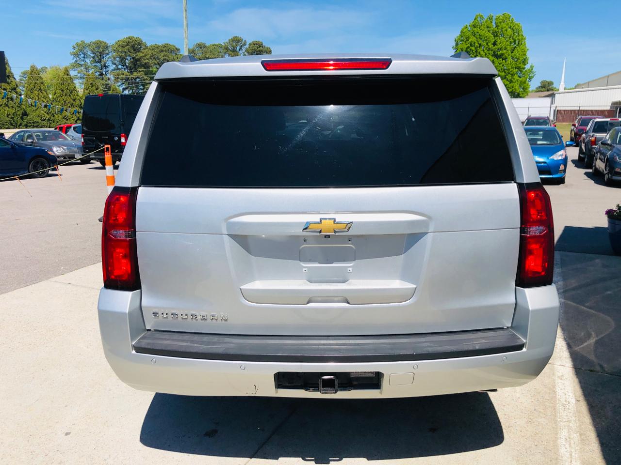 Chevrolet Suburban 4WD 4dr 1500 LT 2016