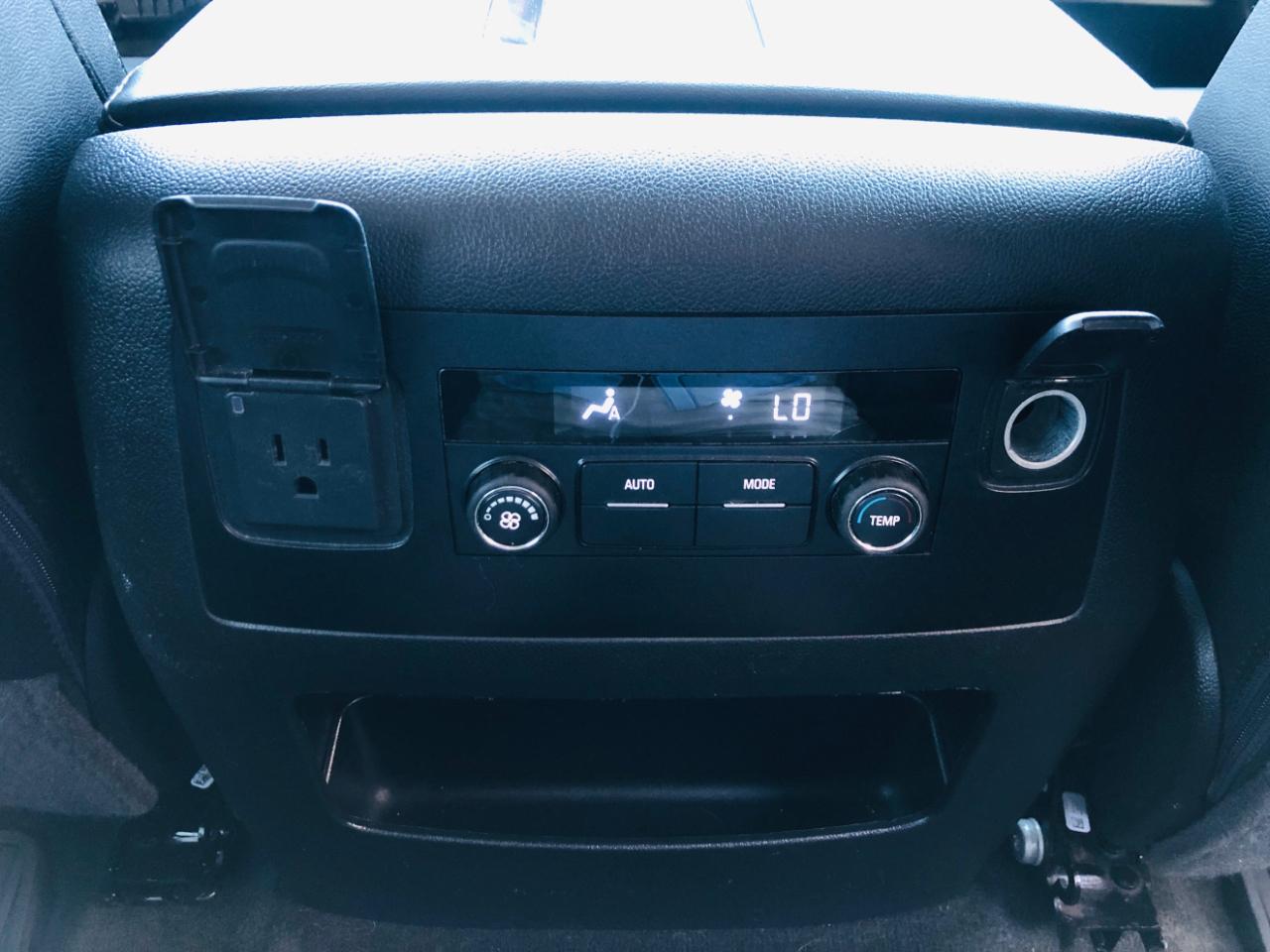 Chevrolet Suburban 4WD 4dr 1500 LT 2016