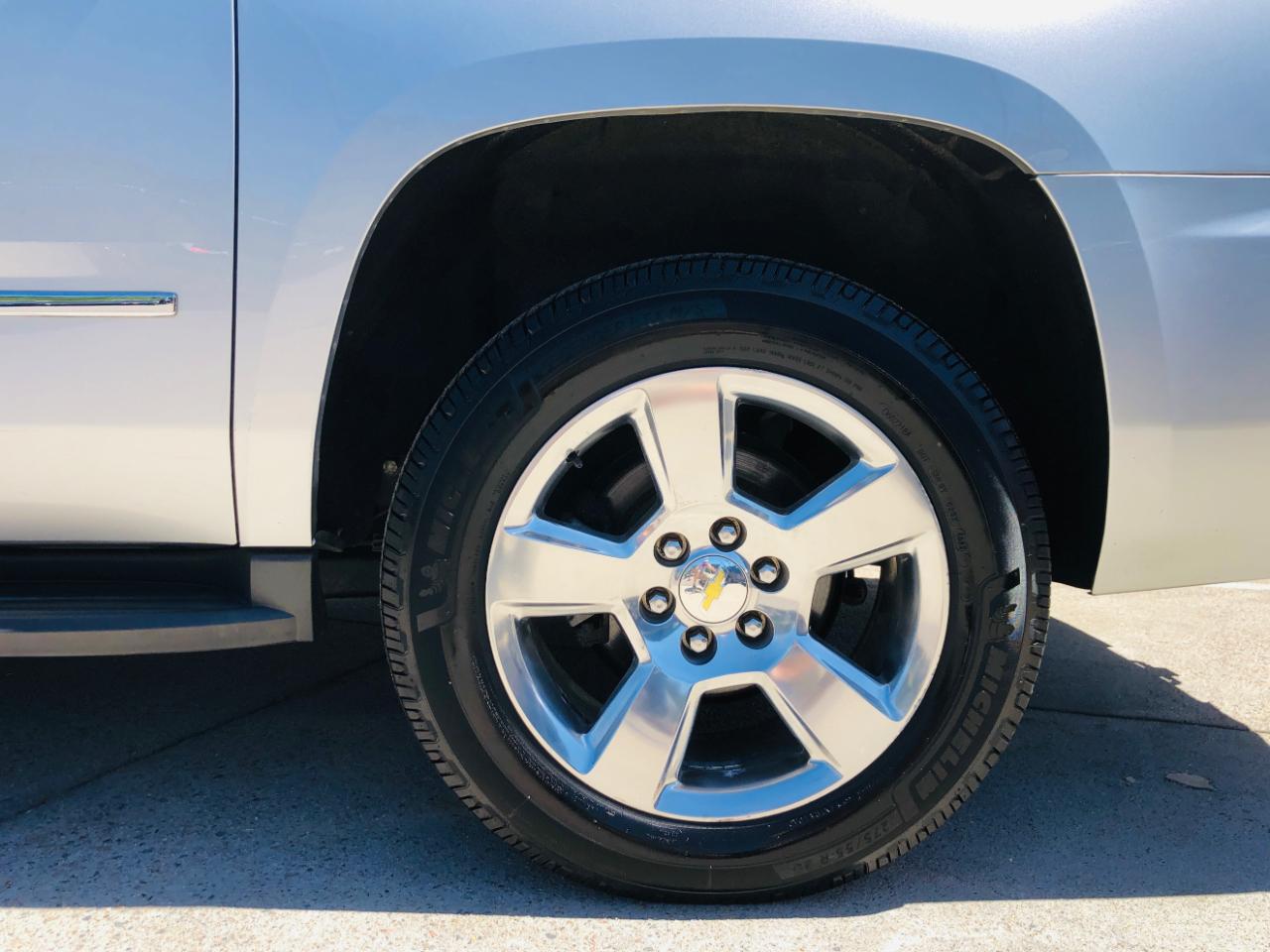 Chevrolet Suburban 4WD 4dr 1500 LT 2016