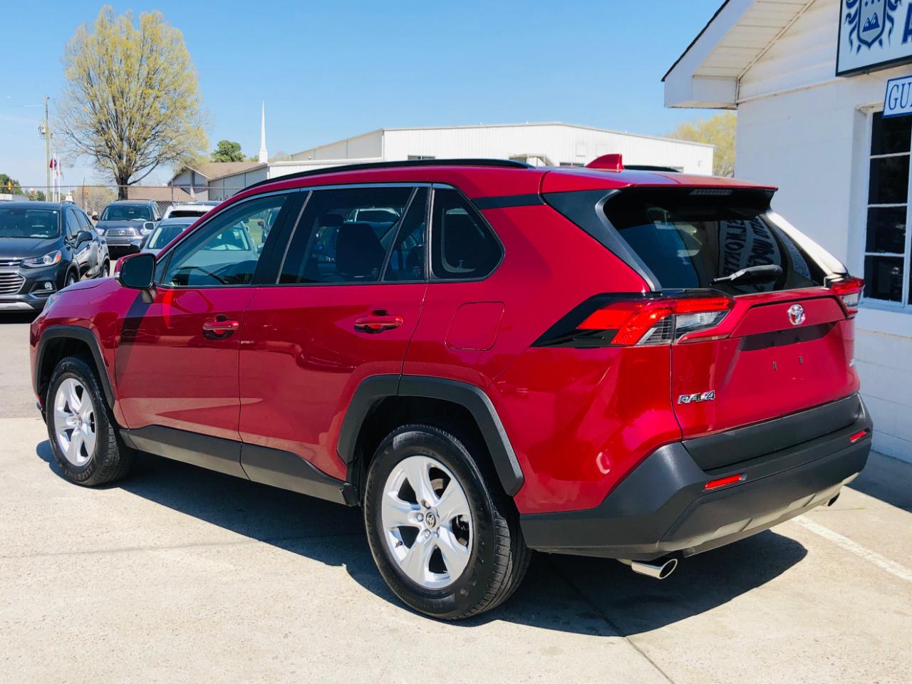 Toyota RAV4 XLE FWD (Natl) 2020