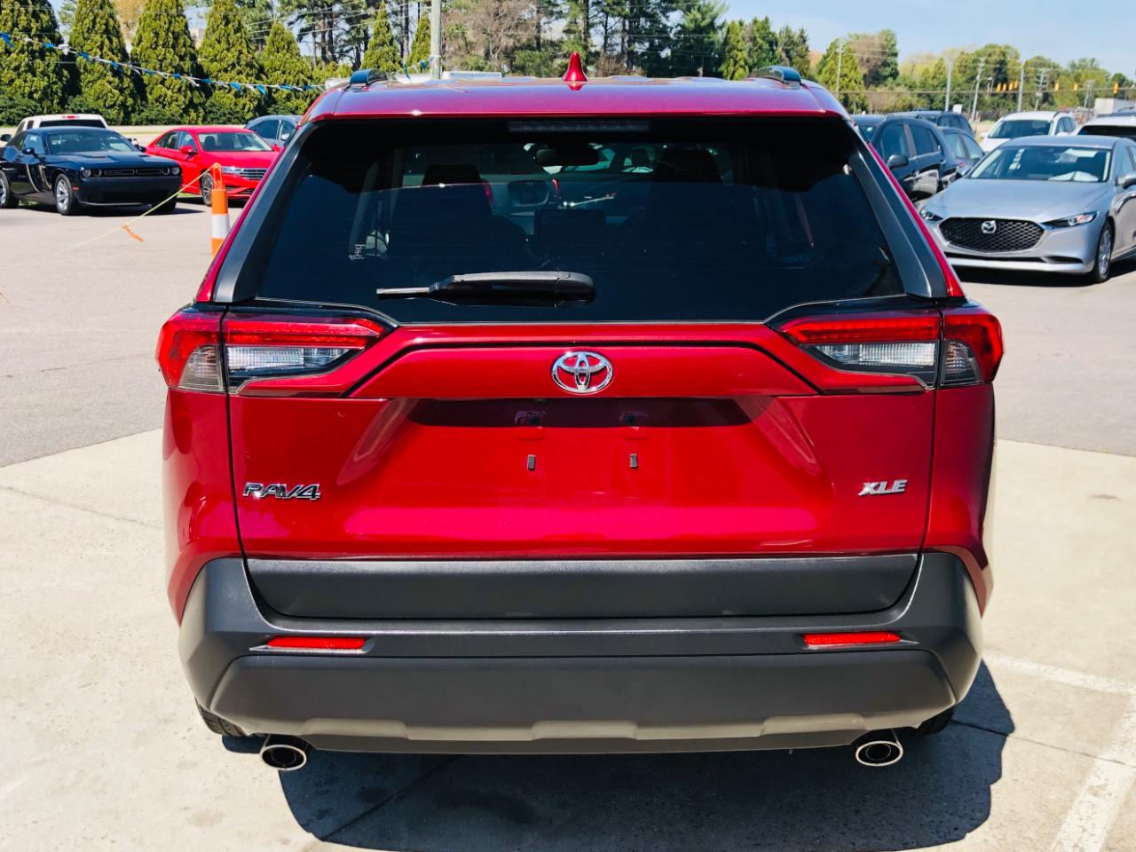 Toyota RAV4 XLE FWD (Natl) 2020