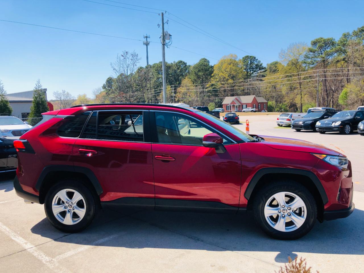 Toyota RAV4 XLE FWD (Natl) 2020