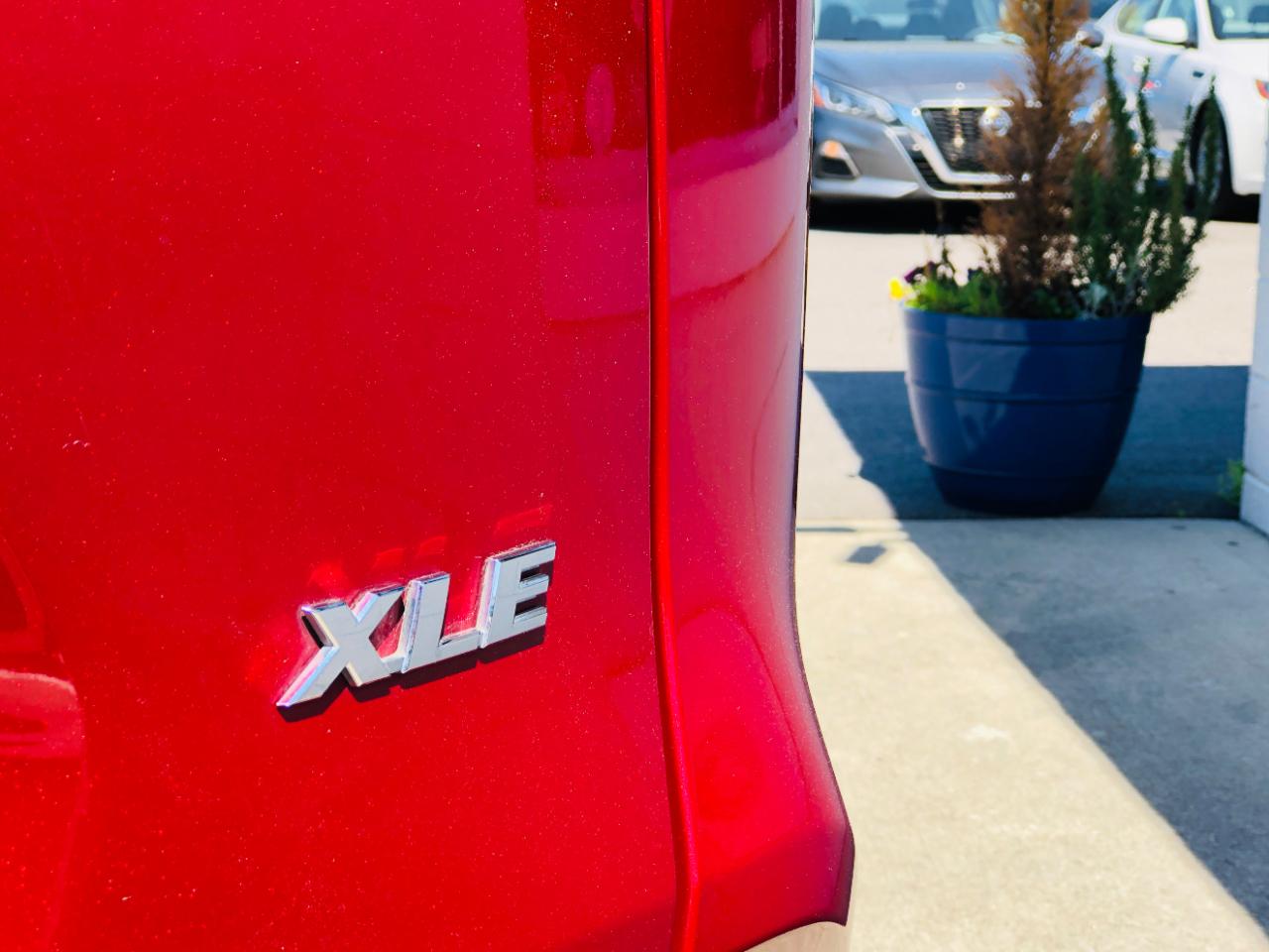 Toyota RAV4 XLE FWD (Natl) 2020