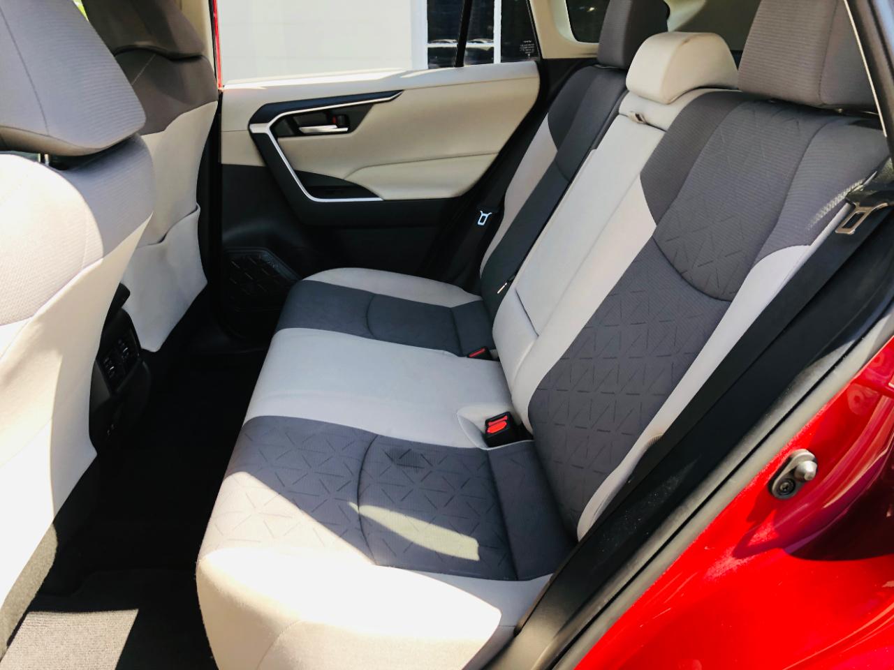 Toyota RAV4 XLE FWD (Natl) 2020