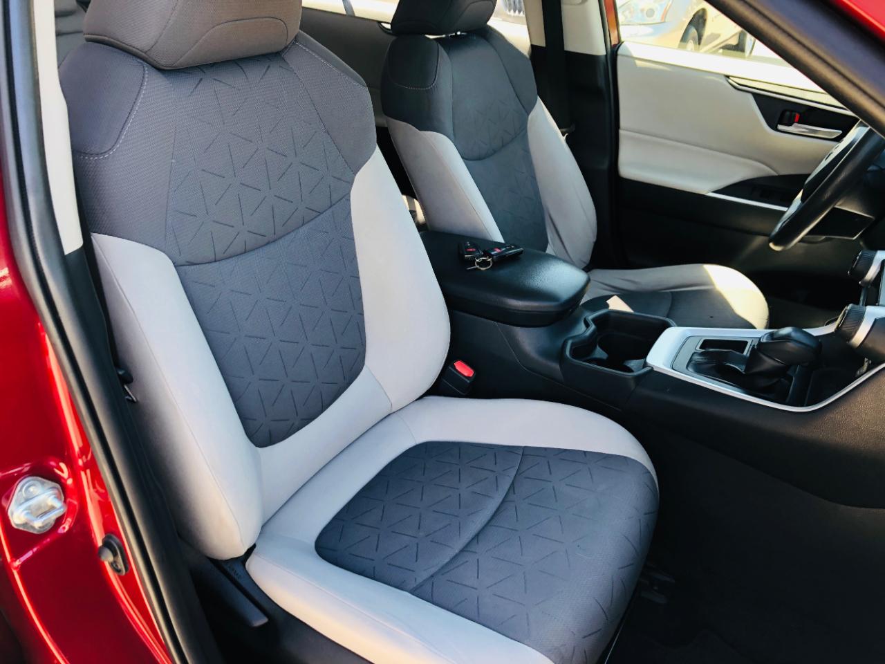 Toyota RAV4 XLE FWD (Natl) 2020