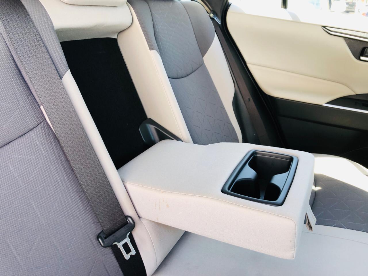 Toyota RAV4 XLE FWD (Natl) 2020