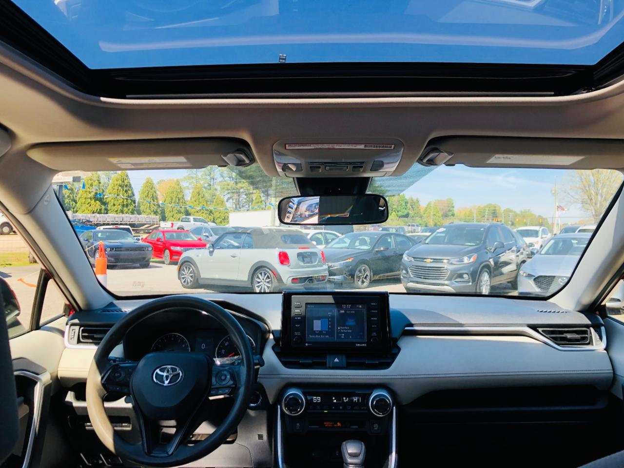 Toyota RAV4 XLE FWD (Natl) 2020