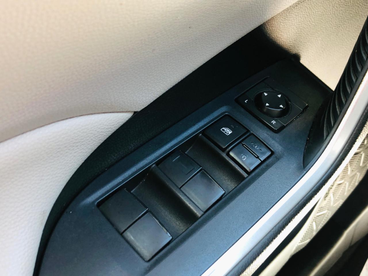 Toyota RAV4 XLE FWD (Natl) 2020