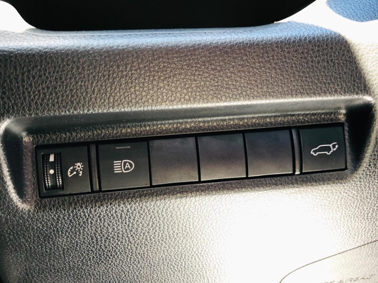 Toyota RAV4 XLE FWD (Natl) 2020