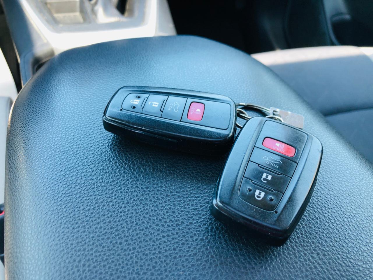 Toyota RAV4 XLE FWD (Natl) 2020