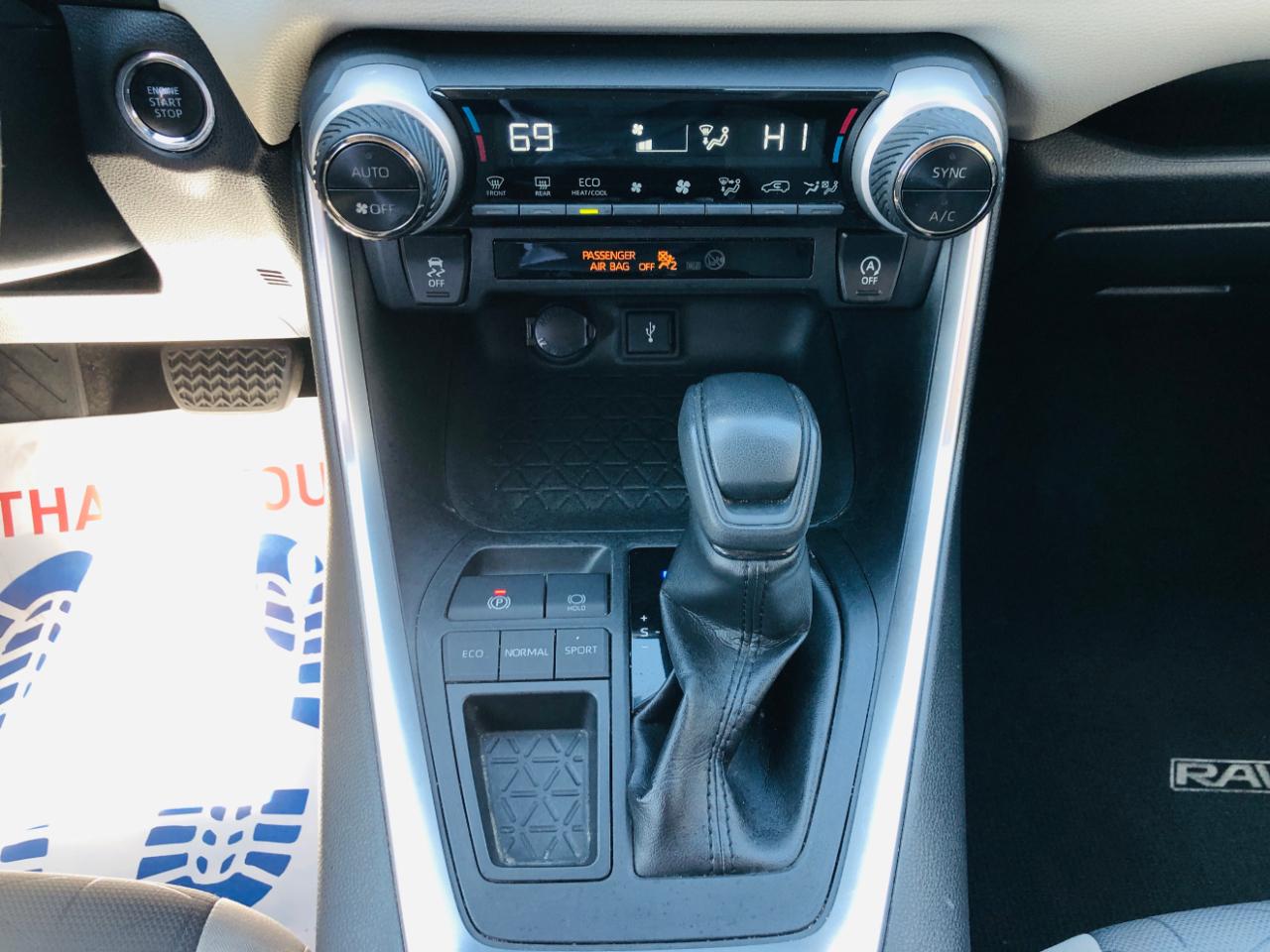 Toyota RAV4 XLE FWD (Natl) 2020