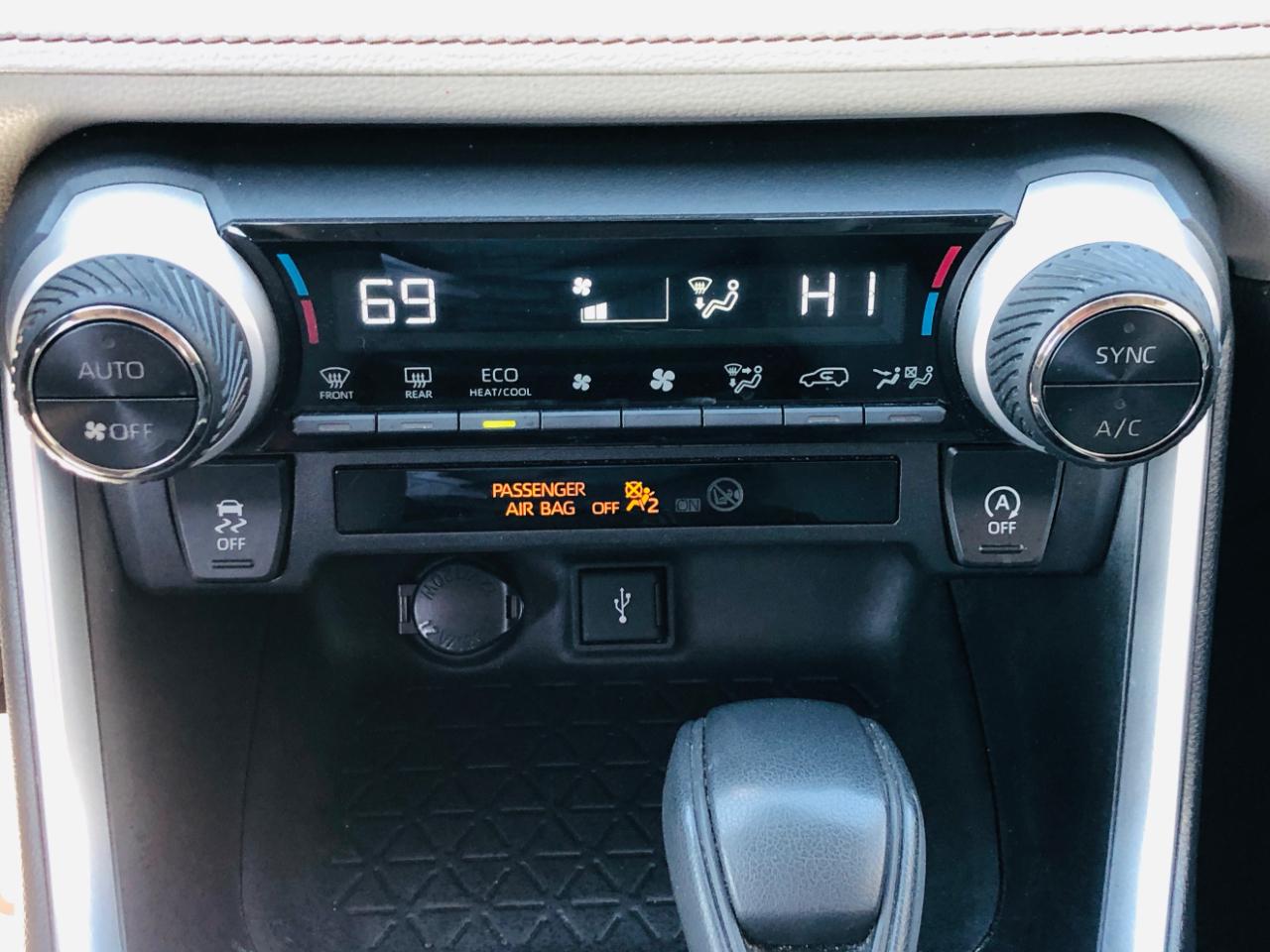 Toyota RAV4 XLE FWD (Natl) 2020