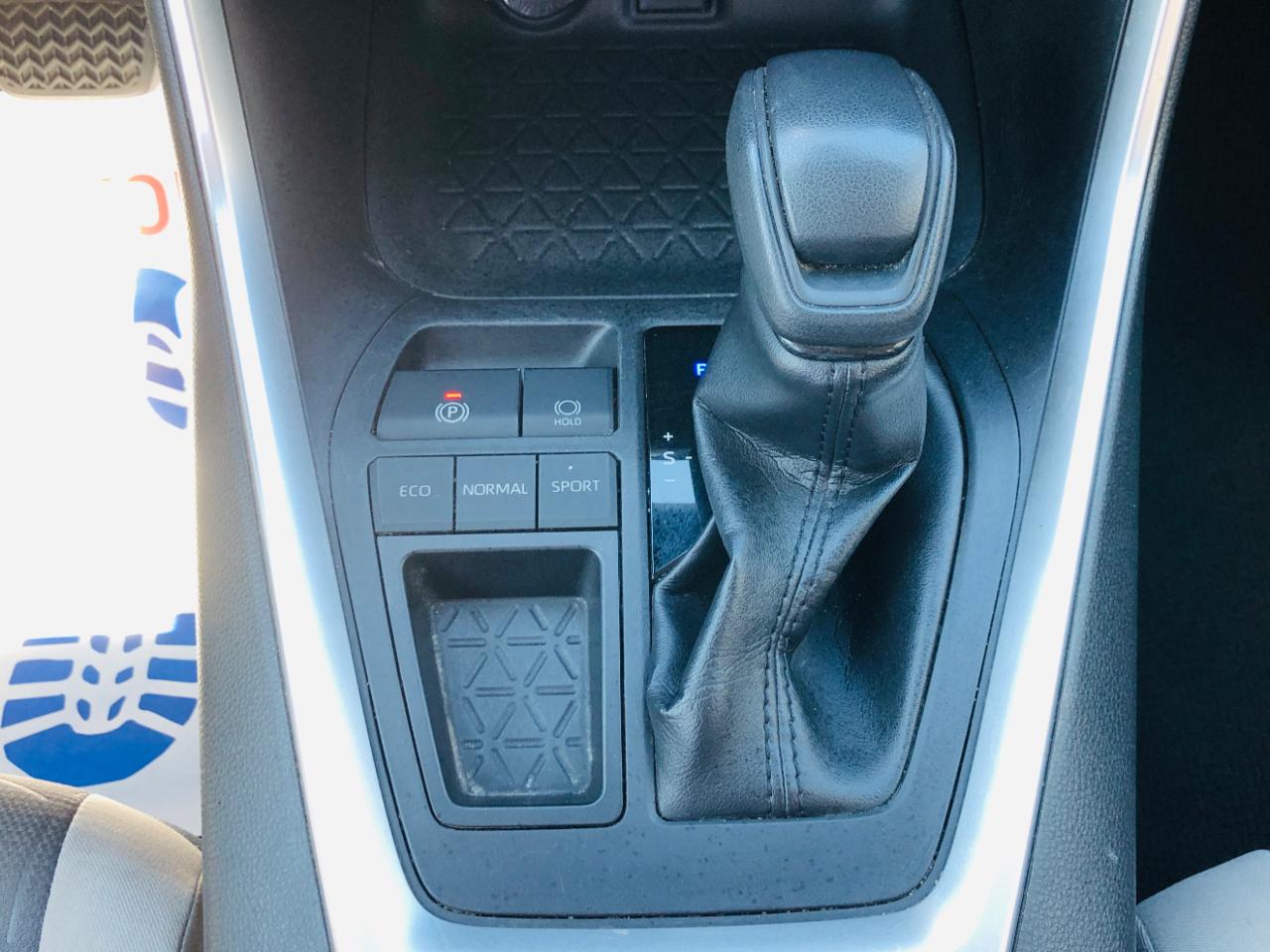 Toyota RAV4 XLE FWD (Natl) 2020