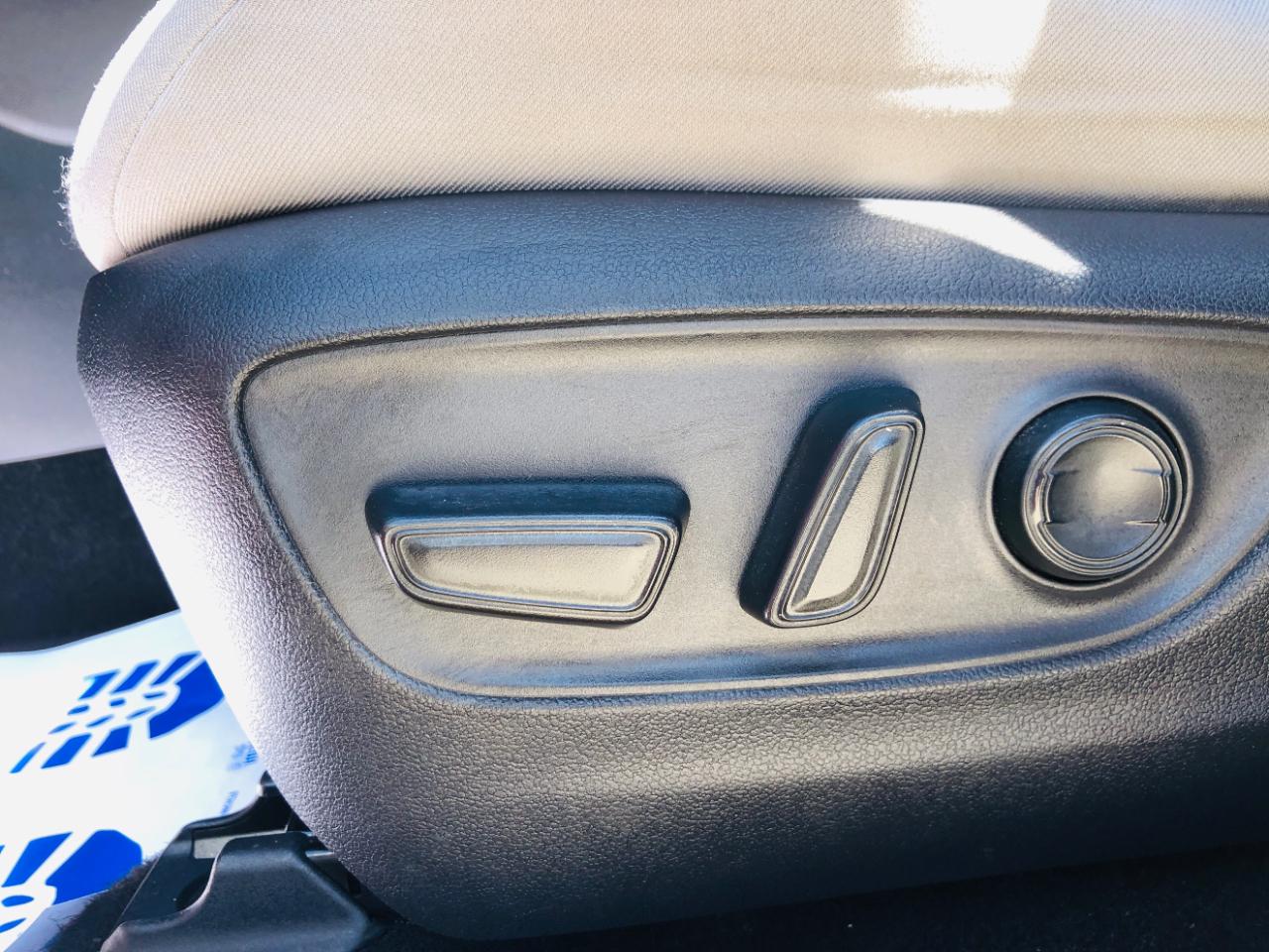 Toyota RAV4 XLE FWD (Natl) 2020