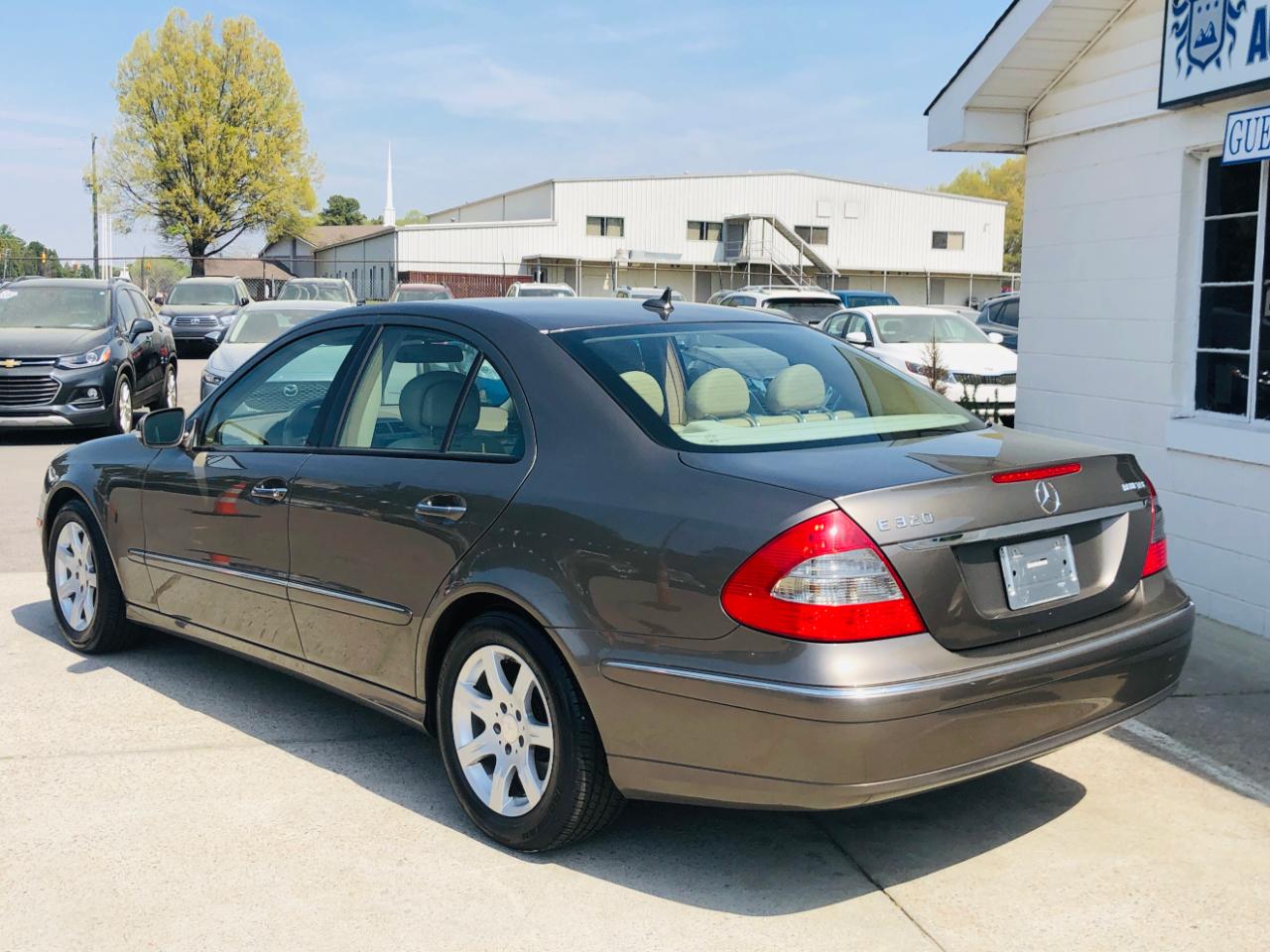 Mercedes-Benz E-Class 4dr Sdn 3.0L BlueTEC RWD 2009