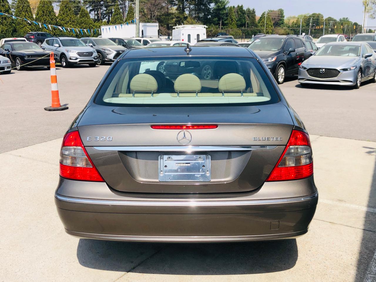 Mercedes-Benz E-Class 4dr Sdn 3.0L BlueTEC RWD 2009