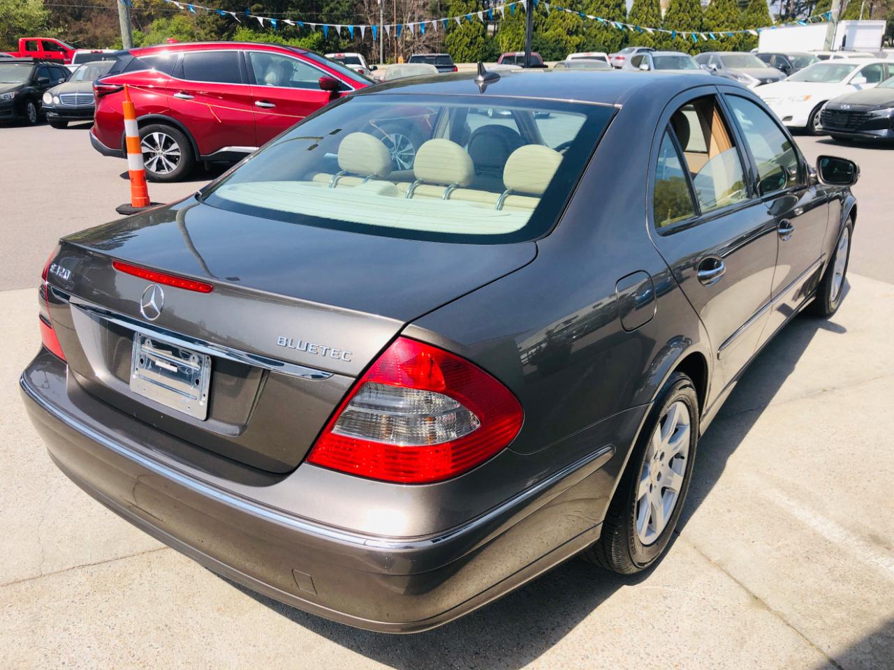 Mercedes-Benz E-Class 4dr Sdn 3.0L BlueTEC RWD 2009
