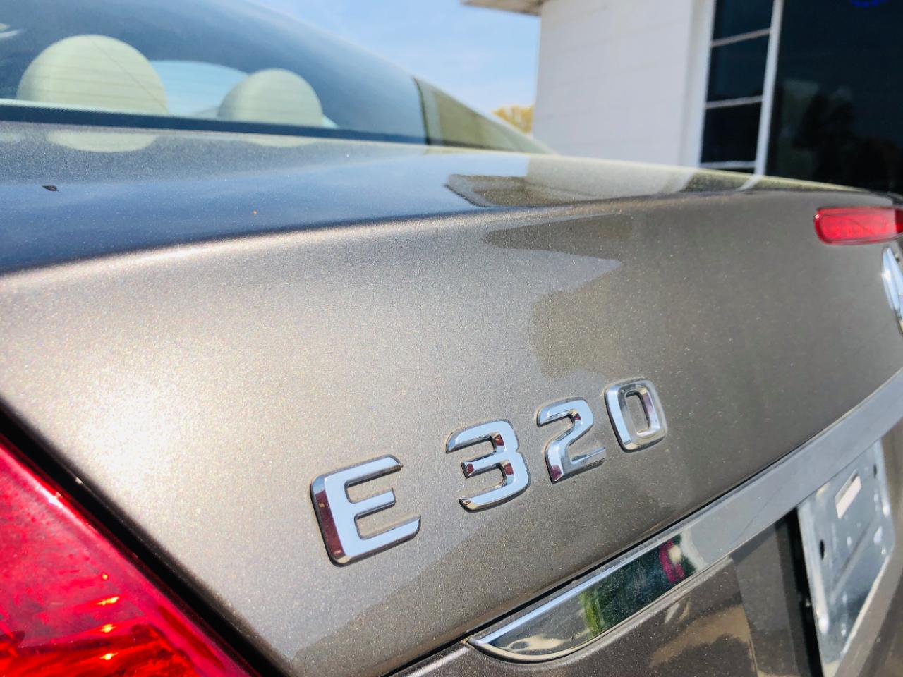 Mercedes-Benz E-Class 4dr Sdn 3.0L BlueTEC RWD 2009