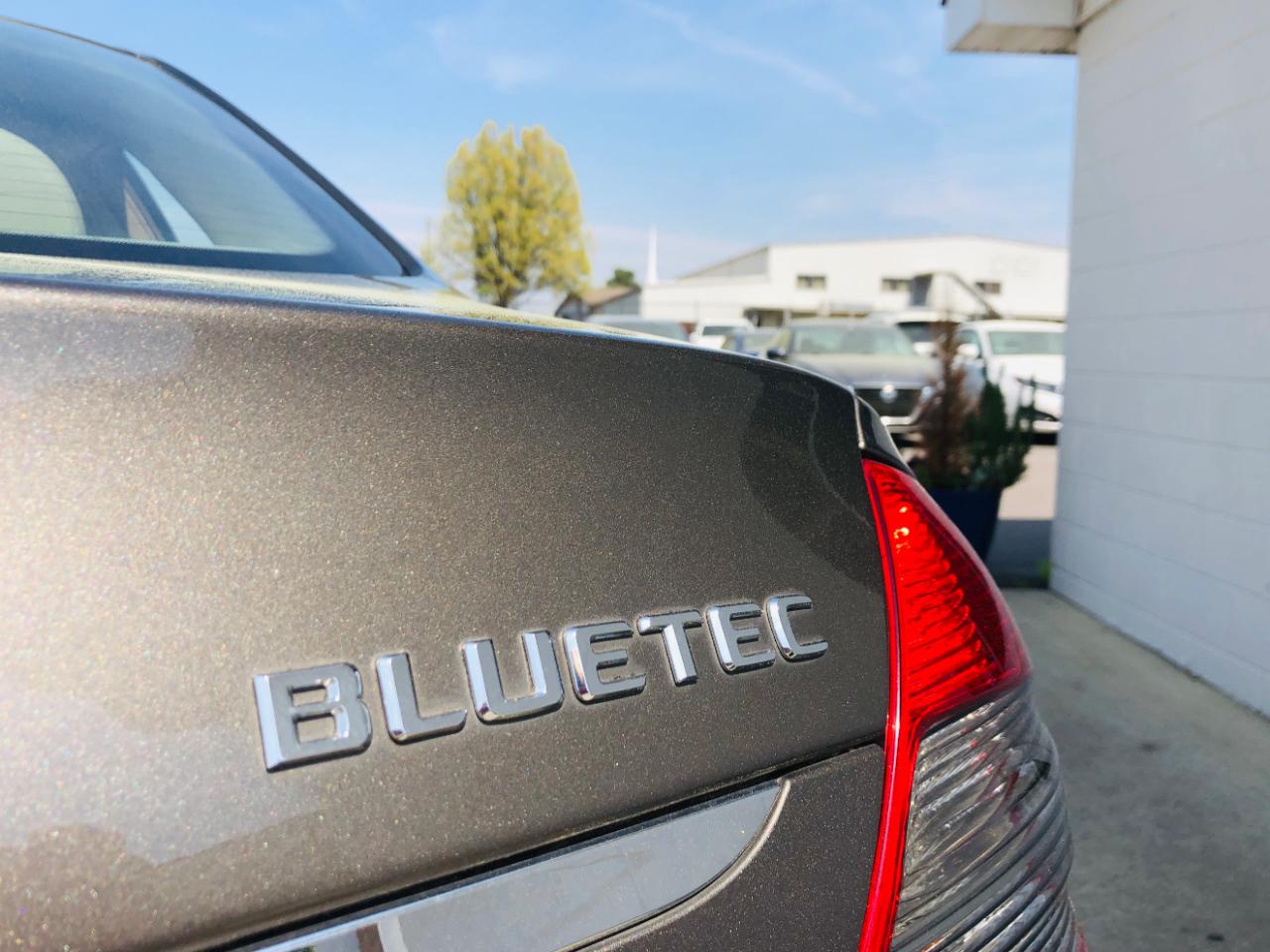 Mercedes-Benz E-Class 4dr Sdn 3.0L BlueTEC RWD 2009