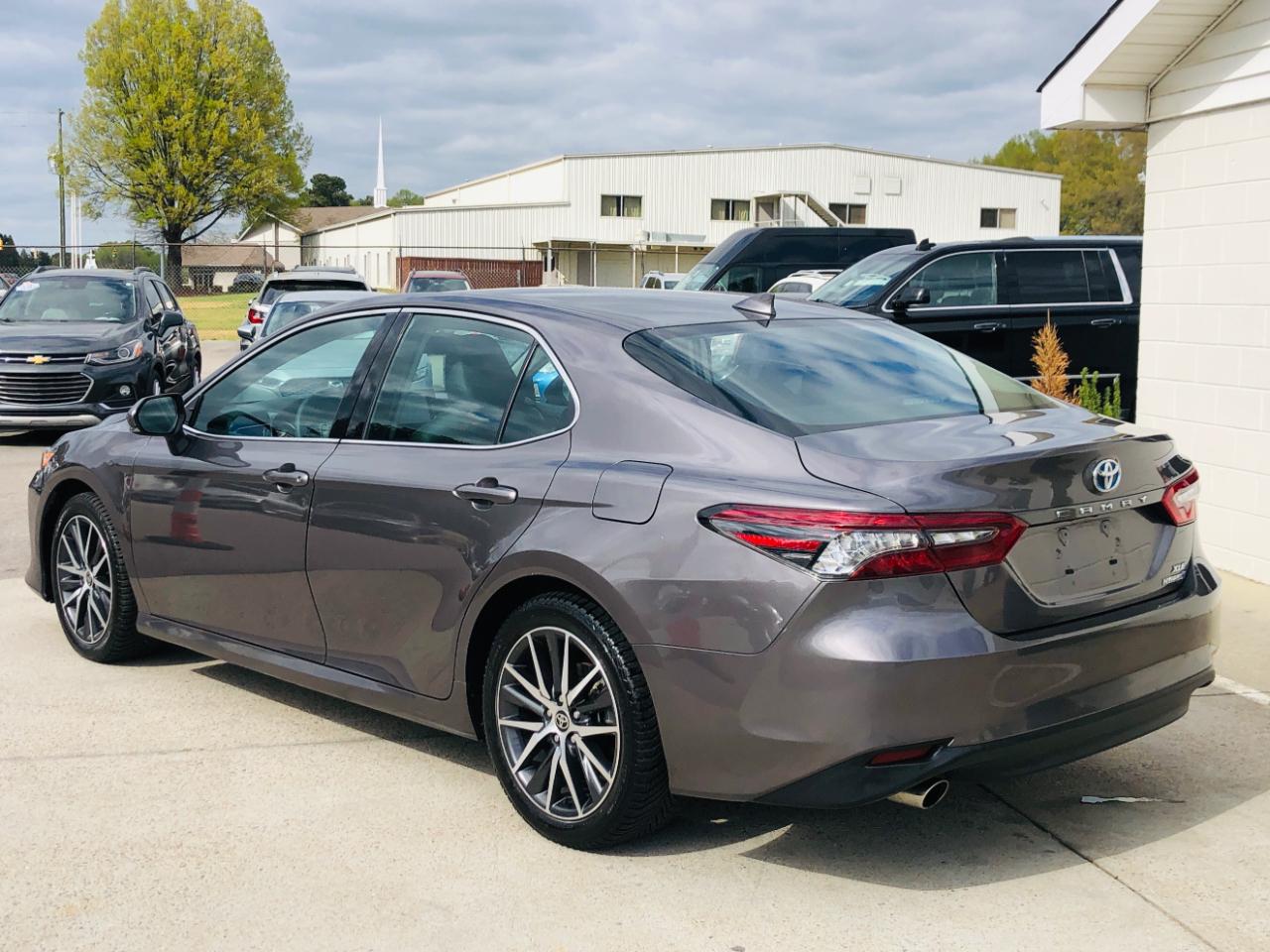 Toyota Camry Hybrid XLE CVT (Natl) 2022