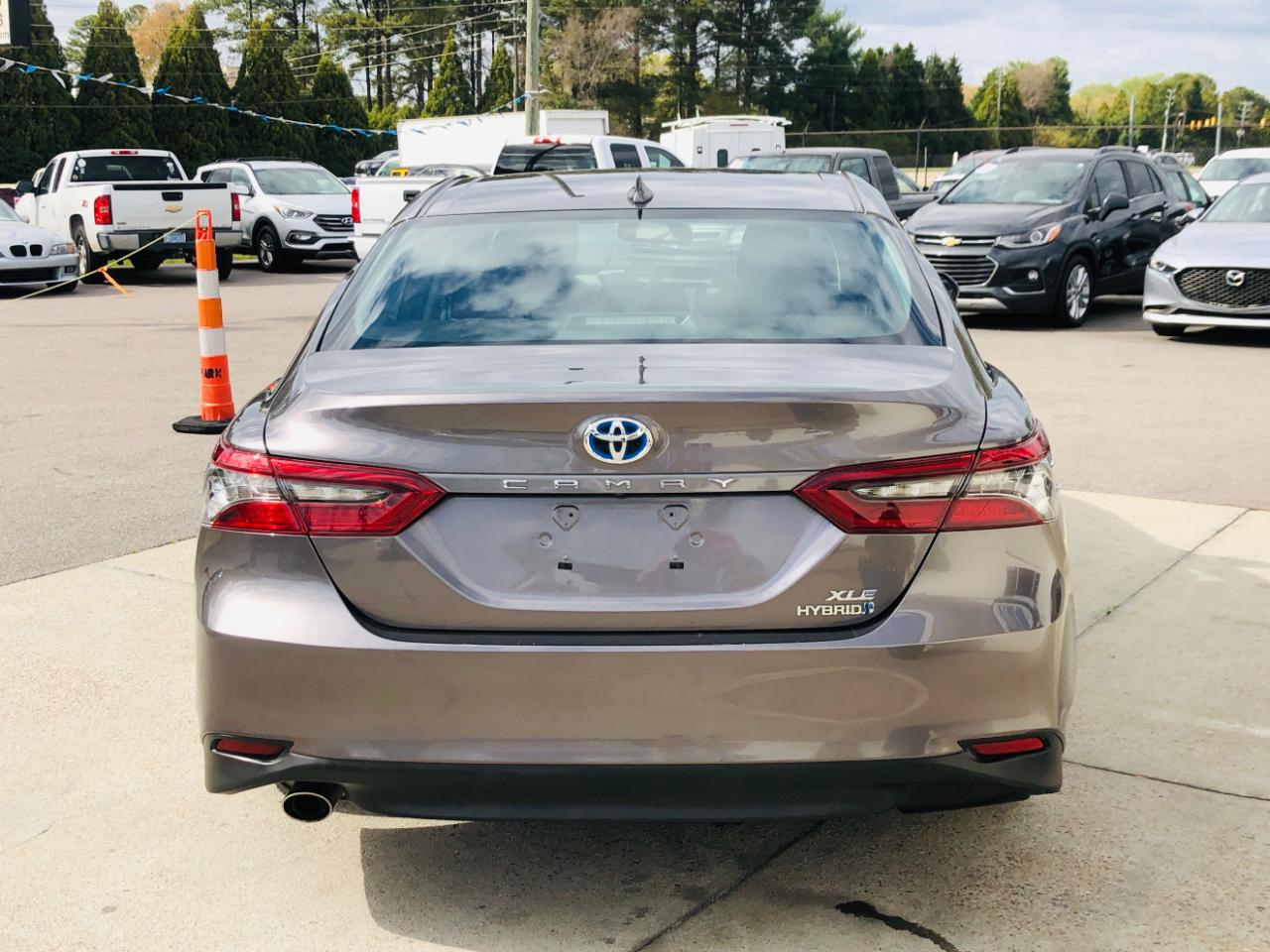 Toyota Camry Hybrid XLE CVT (Natl) 2022