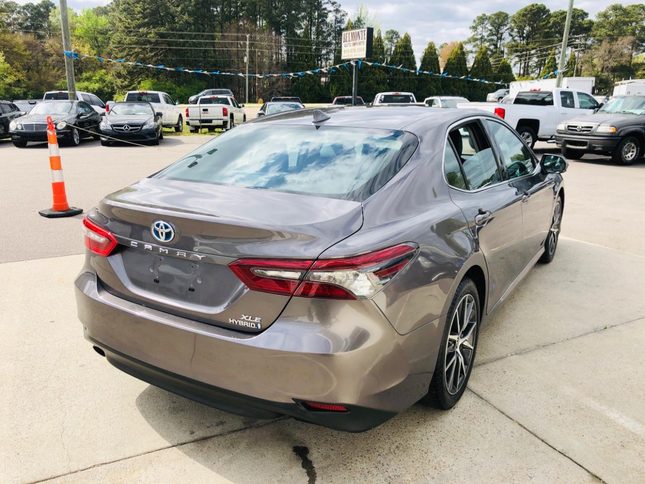 Toyota Camry Hybrid XLE CVT (Natl) 2022