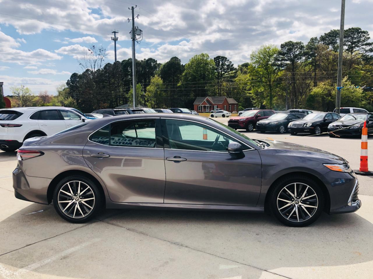 Toyota Camry Hybrid XLE CVT (Natl) 2022