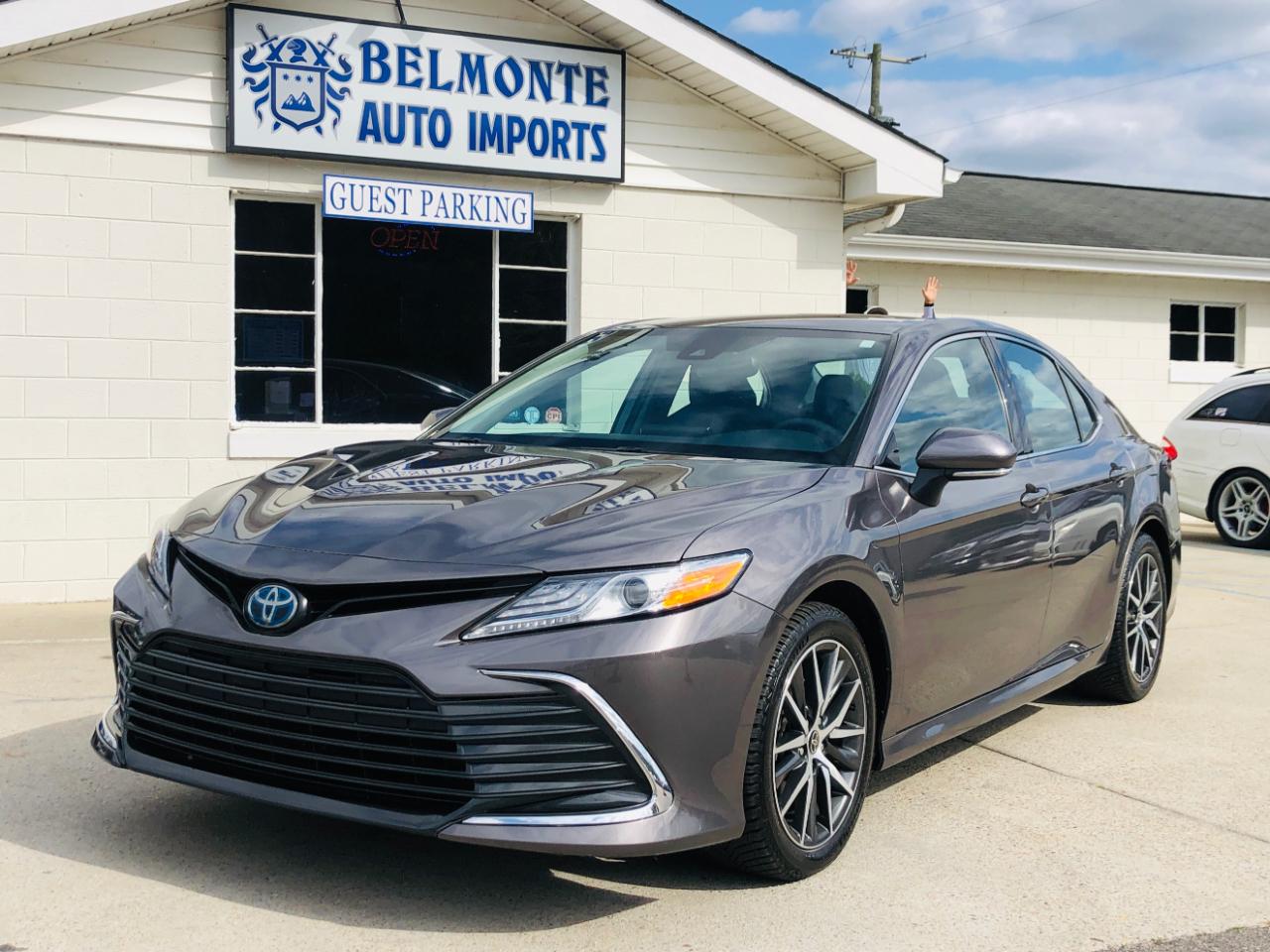 Toyota Camry Hybrid XLE CVT (Natl) 2022