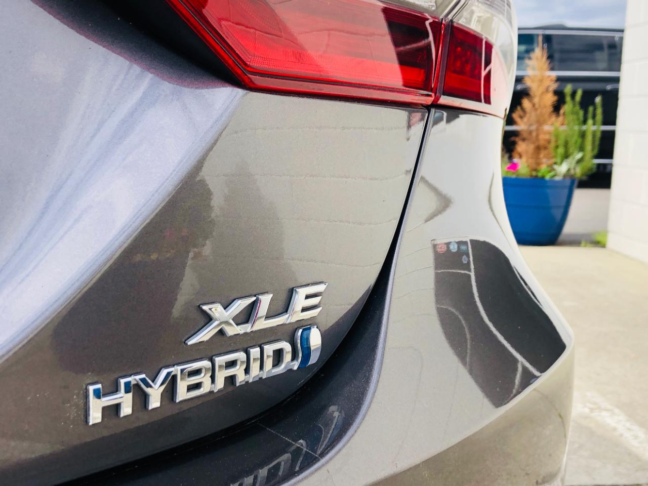 Toyota Camry Hybrid XLE CVT (Natl) 2022