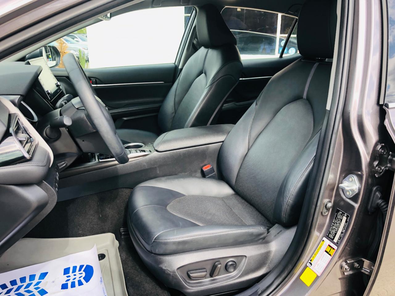 Toyota Camry Hybrid XLE CVT (Natl) 2022