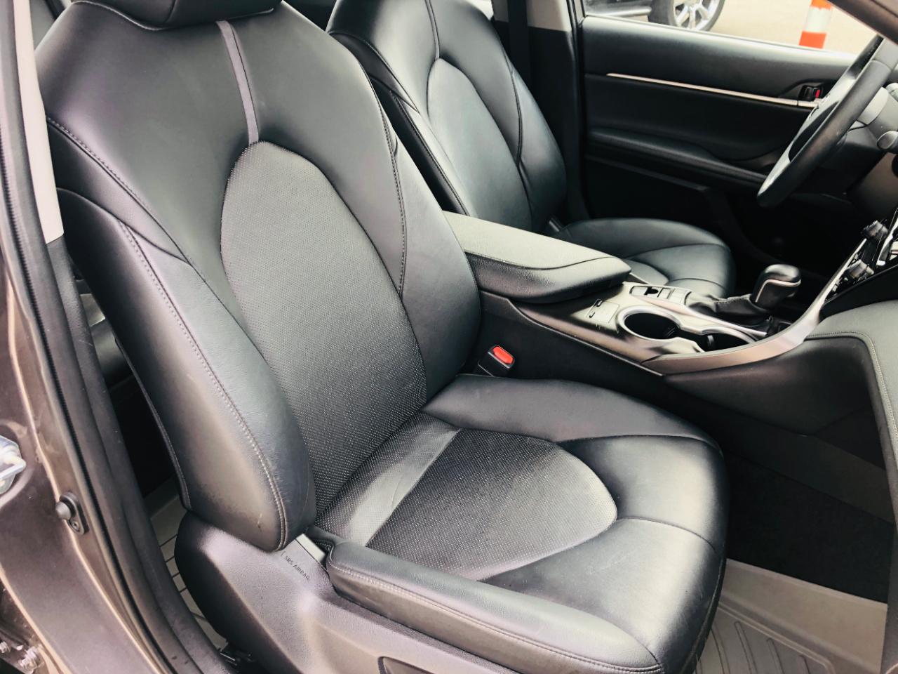 Toyota Camry Hybrid XLE CVT (Natl) 2022