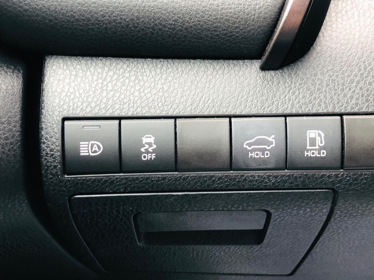 Toyota Camry Hybrid XLE CVT (Natl) 2022