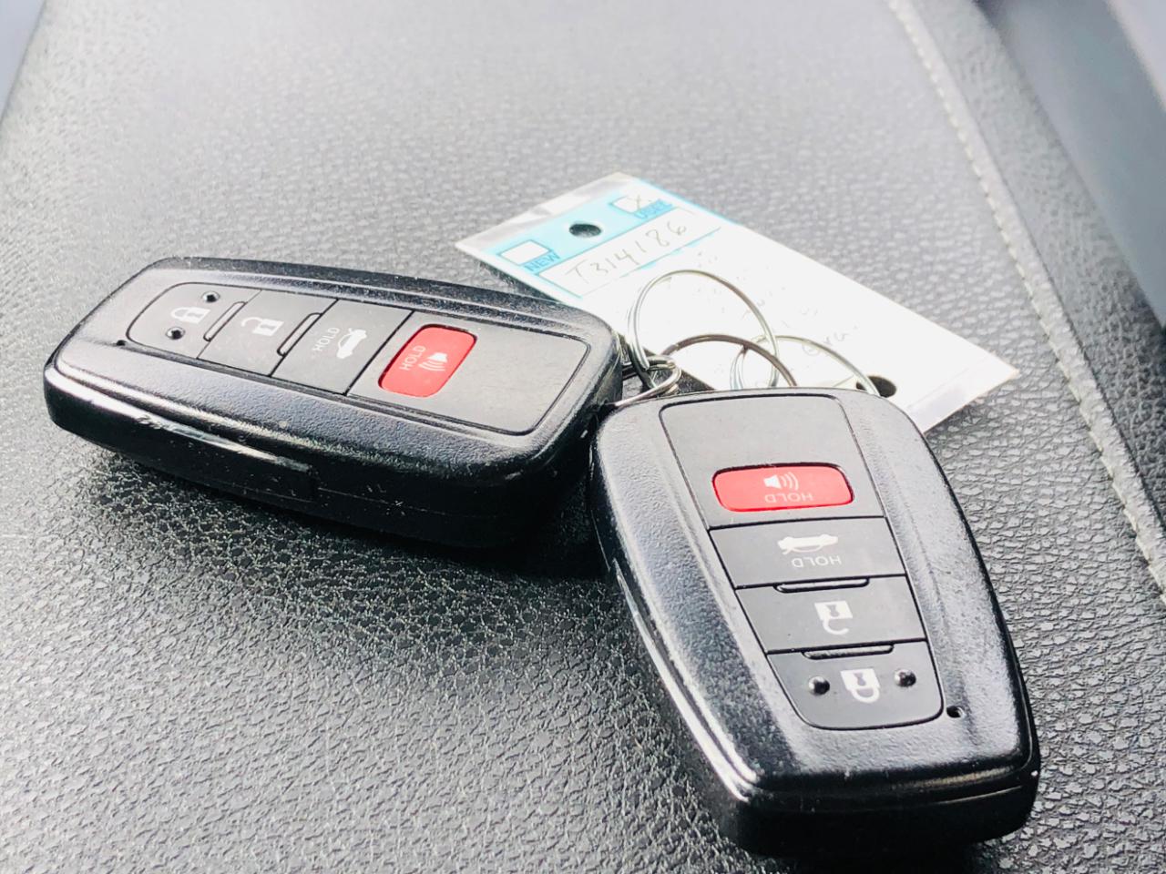 Toyota Camry Hybrid XLE CVT (Natl) 2022