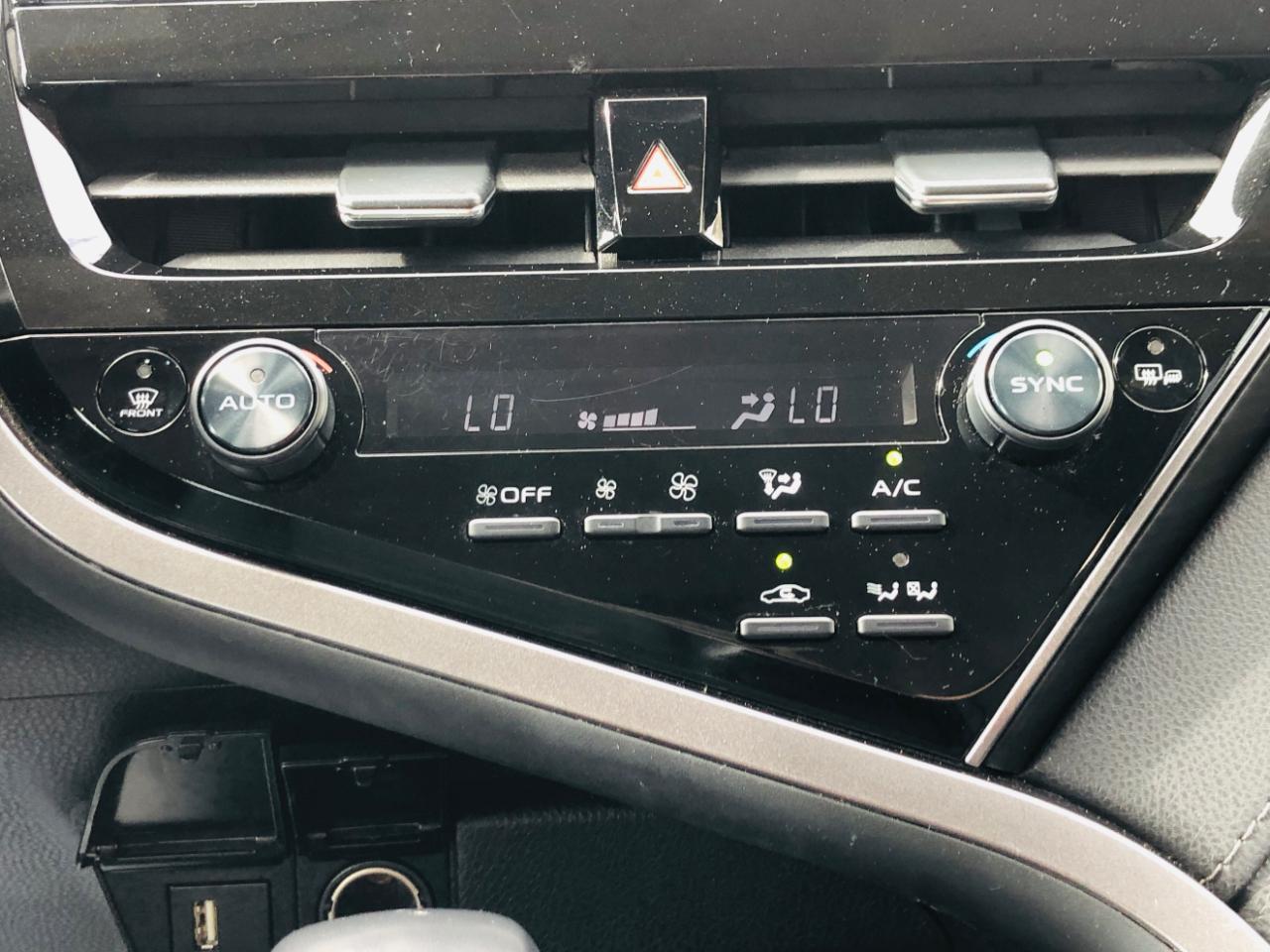 Toyota Camry Hybrid XLE CVT (Natl) 2022