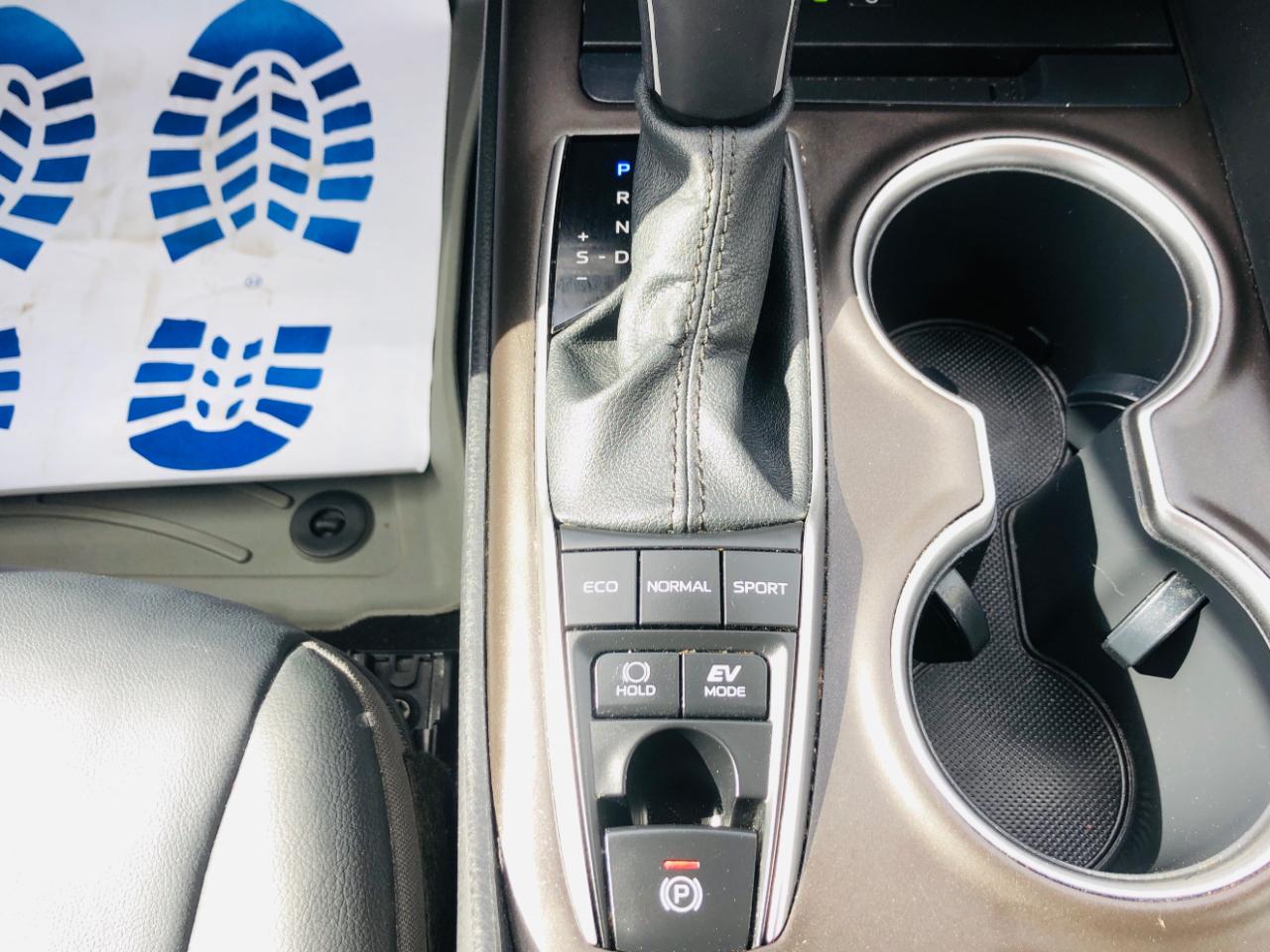 Toyota Camry Hybrid XLE CVT (Natl) 2022