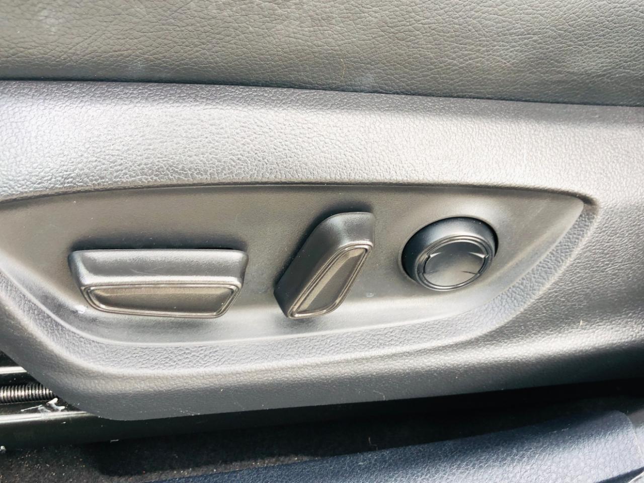 Toyota Camry Hybrid XLE CVT (Natl) 2022