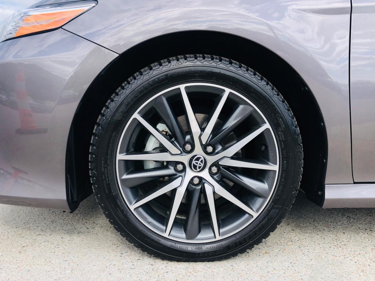 Toyota Camry Hybrid XLE CVT (Natl) 2022