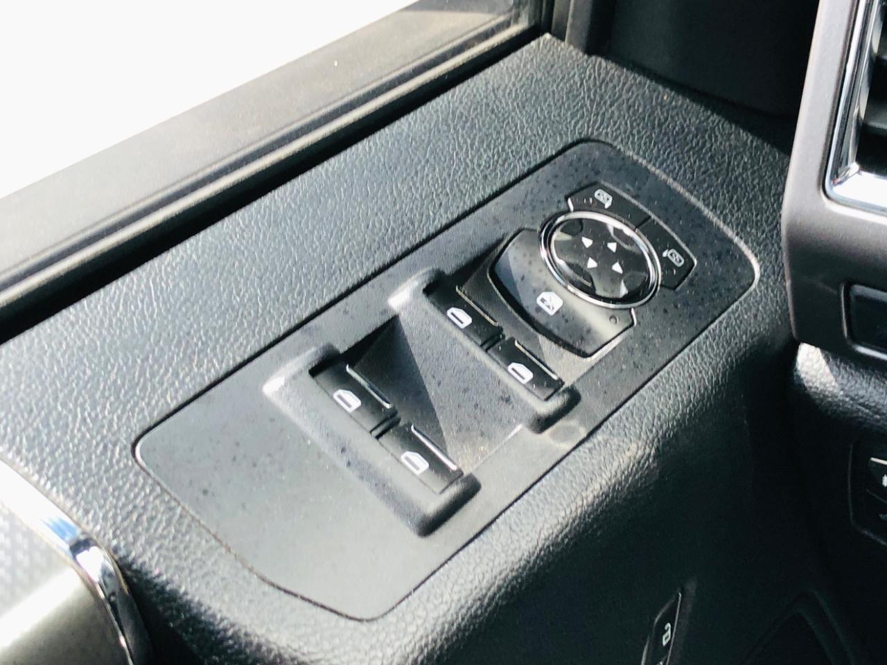 Ford F-150 4WD SuperCrew 157" Lariat w/HD Payload Pkg 2015