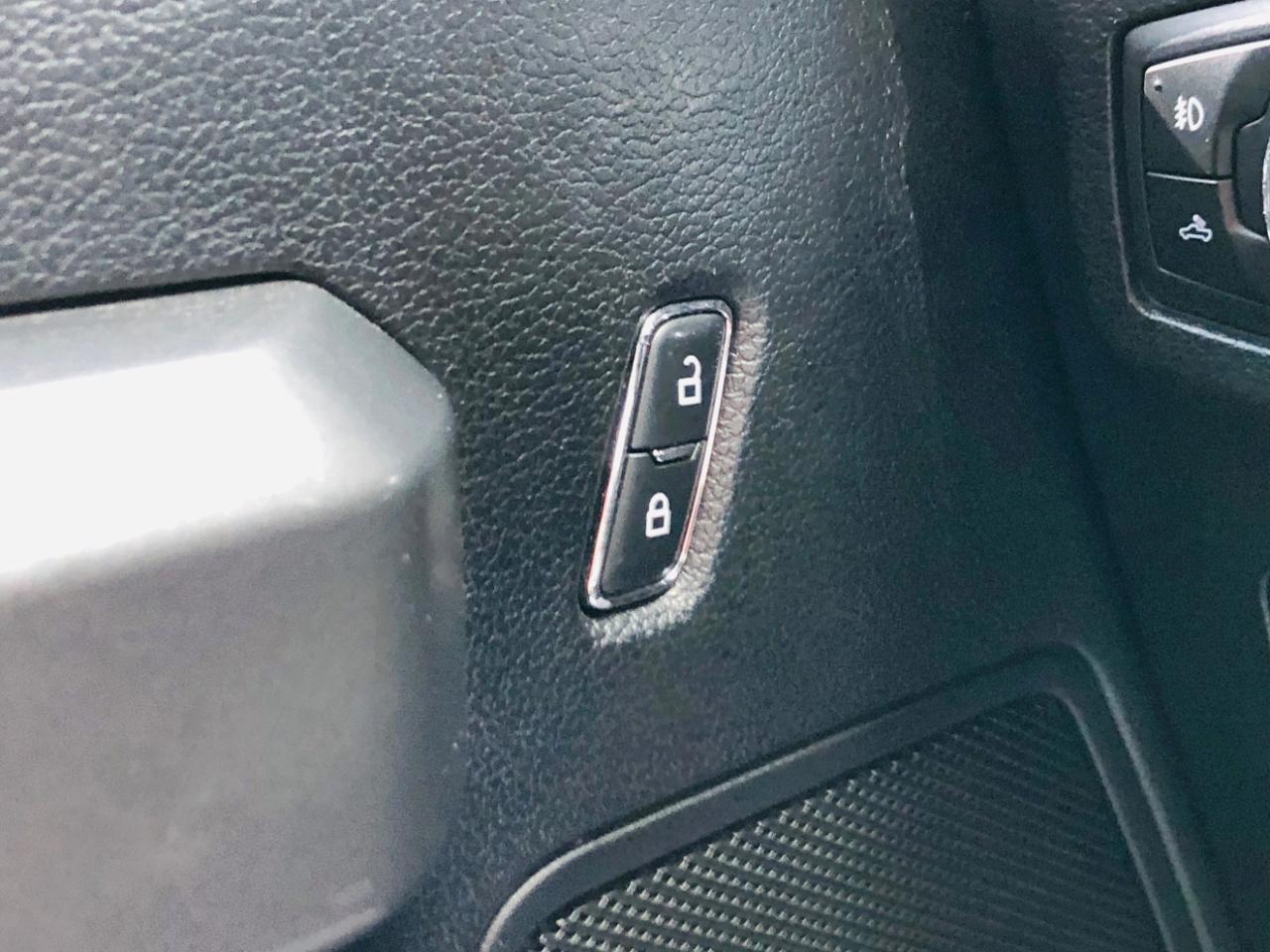 Ford F-150 4WD SuperCrew 157" Lariat w/HD Payload Pkg 2015