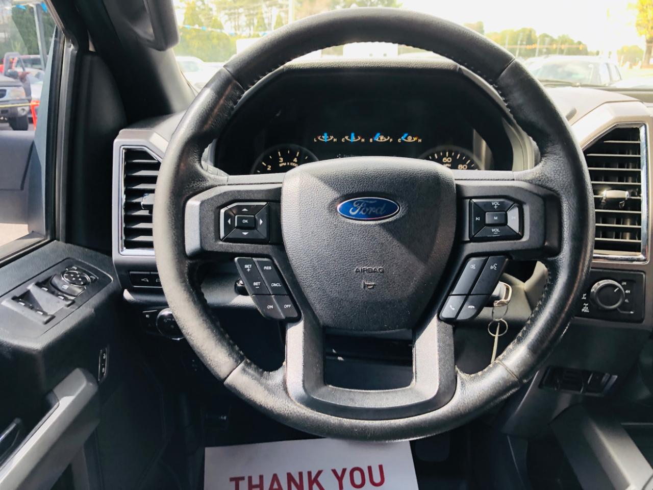 Ford F-150 4WD SuperCrew 157" Lariat w/HD Payload Pkg 2015