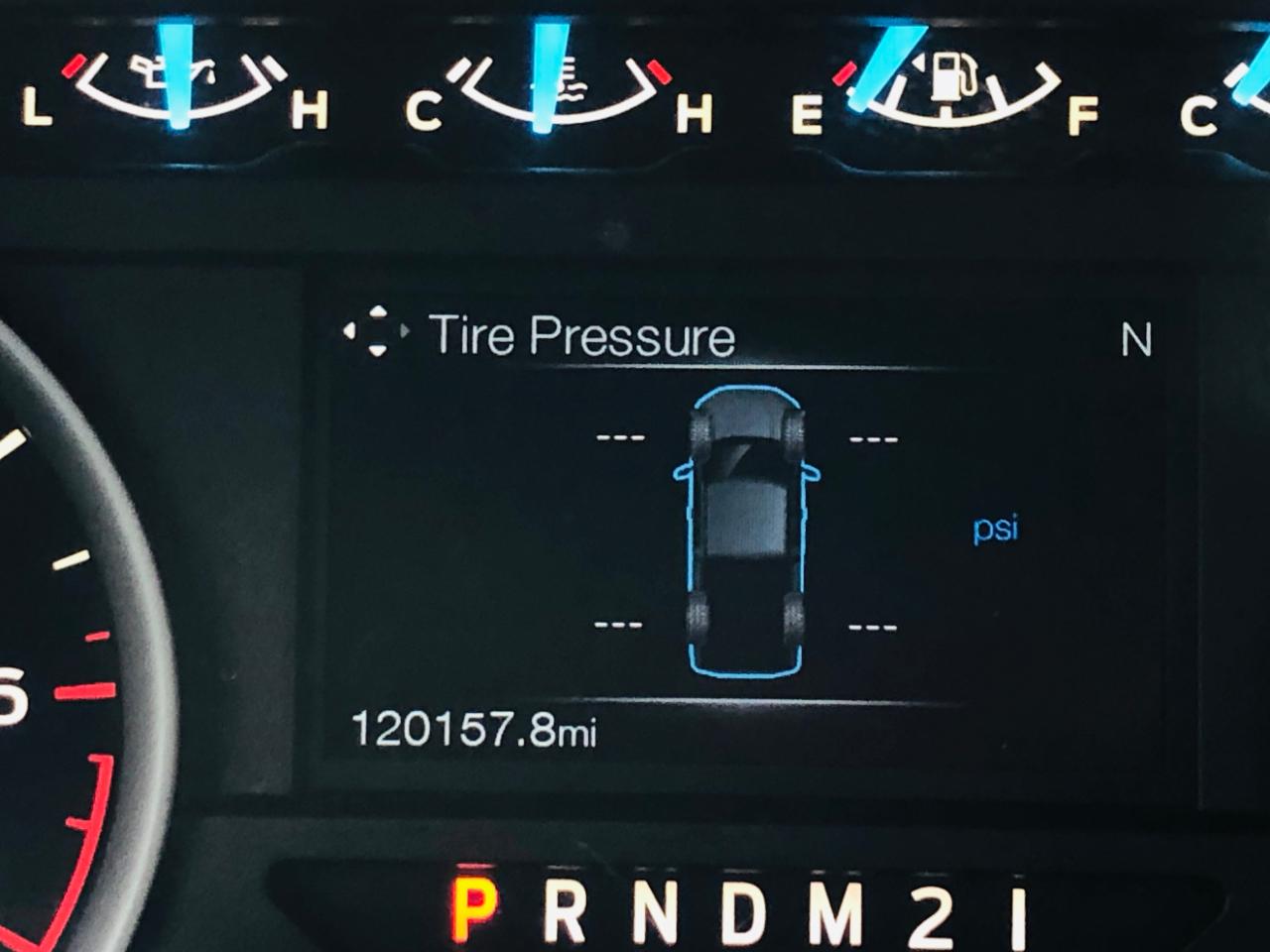 Ford F-150 4WD SuperCrew 157" Lariat w/HD Payload Pkg 2015