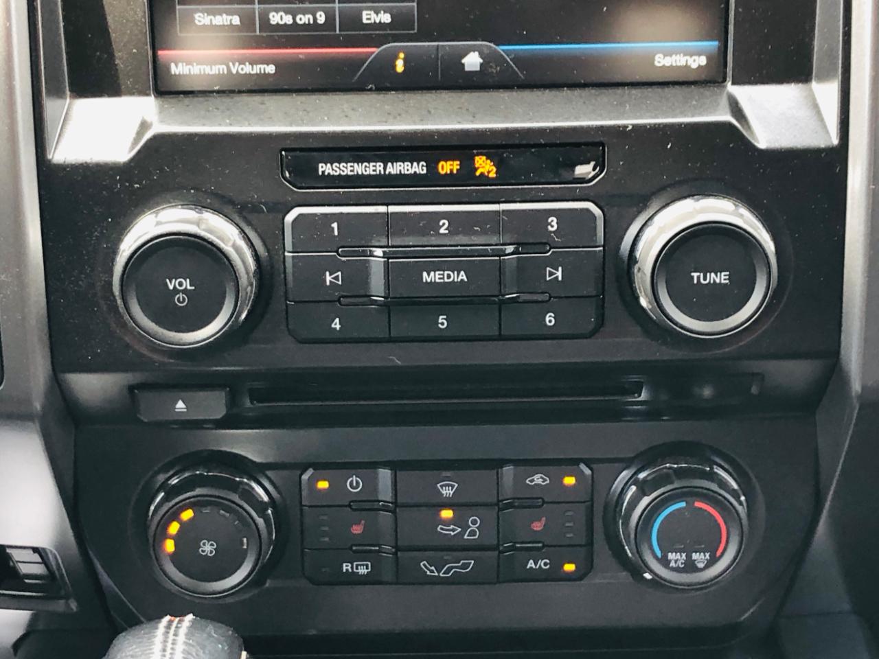 Ford F-150 4WD SuperCrew 157" Lariat w/HD Payload Pkg 2015