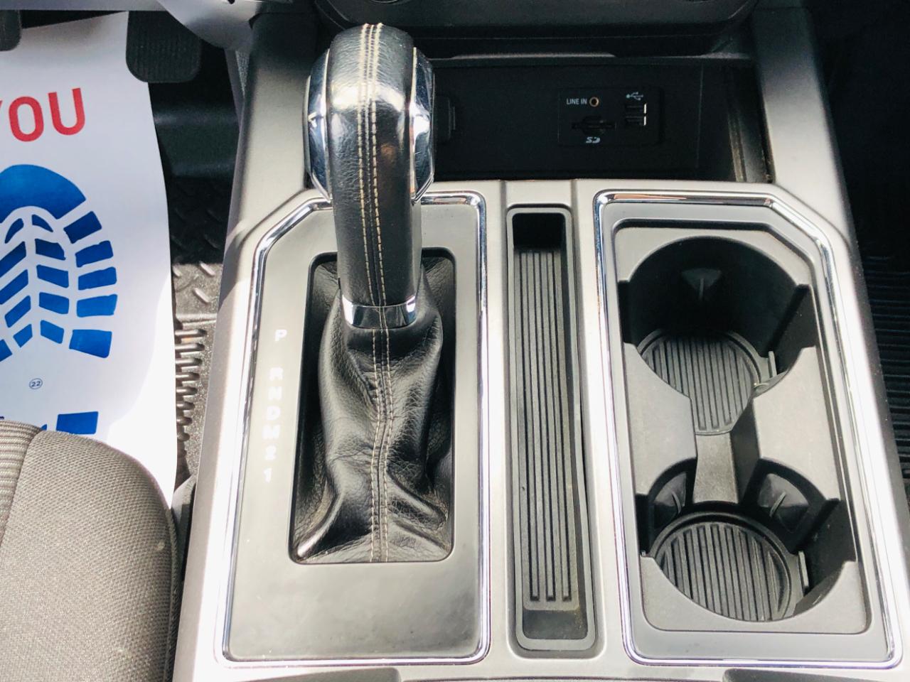 Ford F-150 4WD SuperCrew 157" Lariat w/HD Payload Pkg 2015