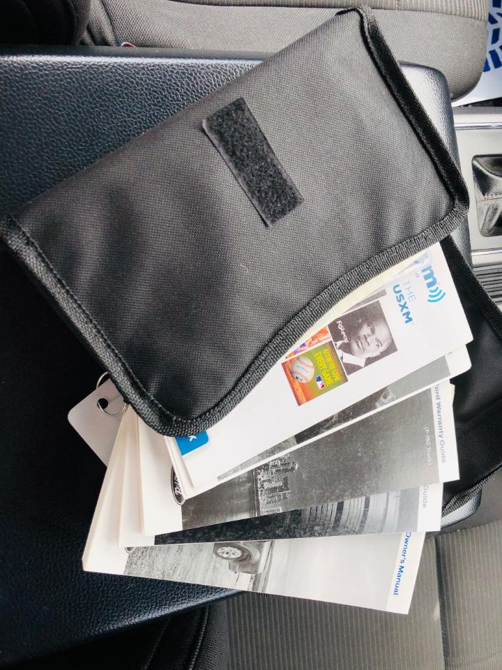 Ford F-150 4WD SuperCrew 157" Lariat w/HD Payload Pkg 2015