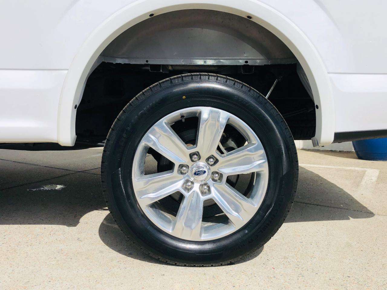 Ford F-150 4WD SuperCrew 157" Lariat w/HD Payload Pkg 2015