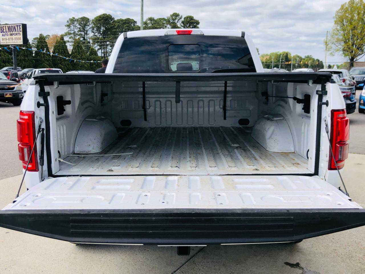 Ford F-150 4WD SuperCrew 157" Lariat w/HD Payload Pkg 2015