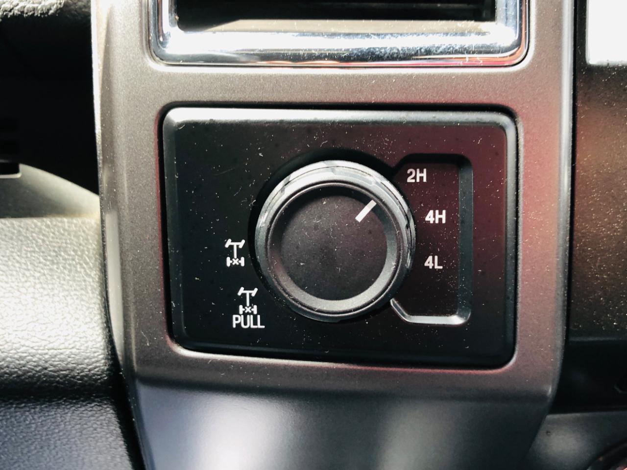 Ford F-150 4WD SuperCrew 157" Lariat w/HD Payload Pkg 2015